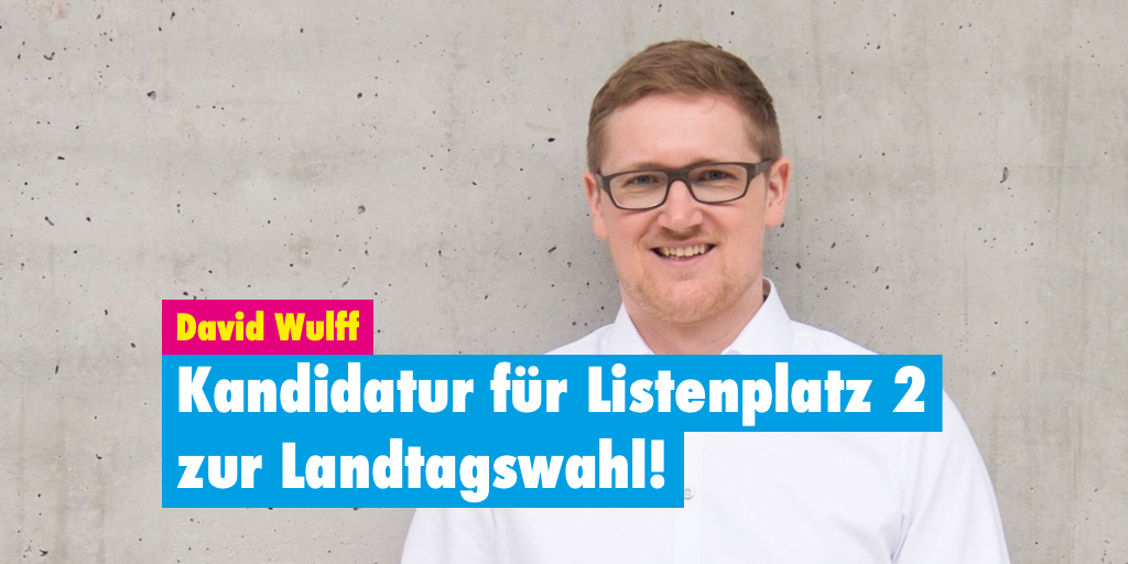 David Wulff vor einer Sichtbetonwand